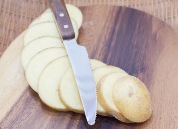 Z ziemniaków przygotujesz pyszną przekąskę /123RF/PICSEL