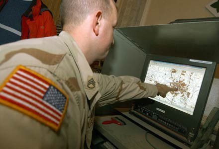 Za atakami na komputery armii USA stoi haker o pseudonimie m0sted /AFP