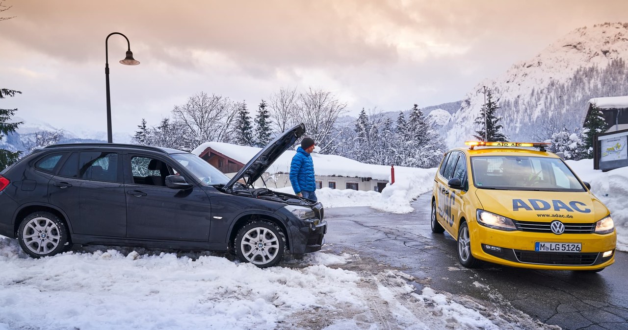 Za blisko połowę interwencji mobilnych mechaników ADAC odpowiadają problemy z akumulatorem! /Informacja prasowa