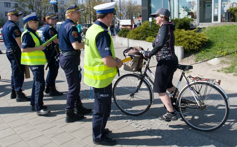 Za braki w obowiązkowym wyposażeniu rowerów grozi mandat /ANDRZEJ ZBRANIECKI /East News