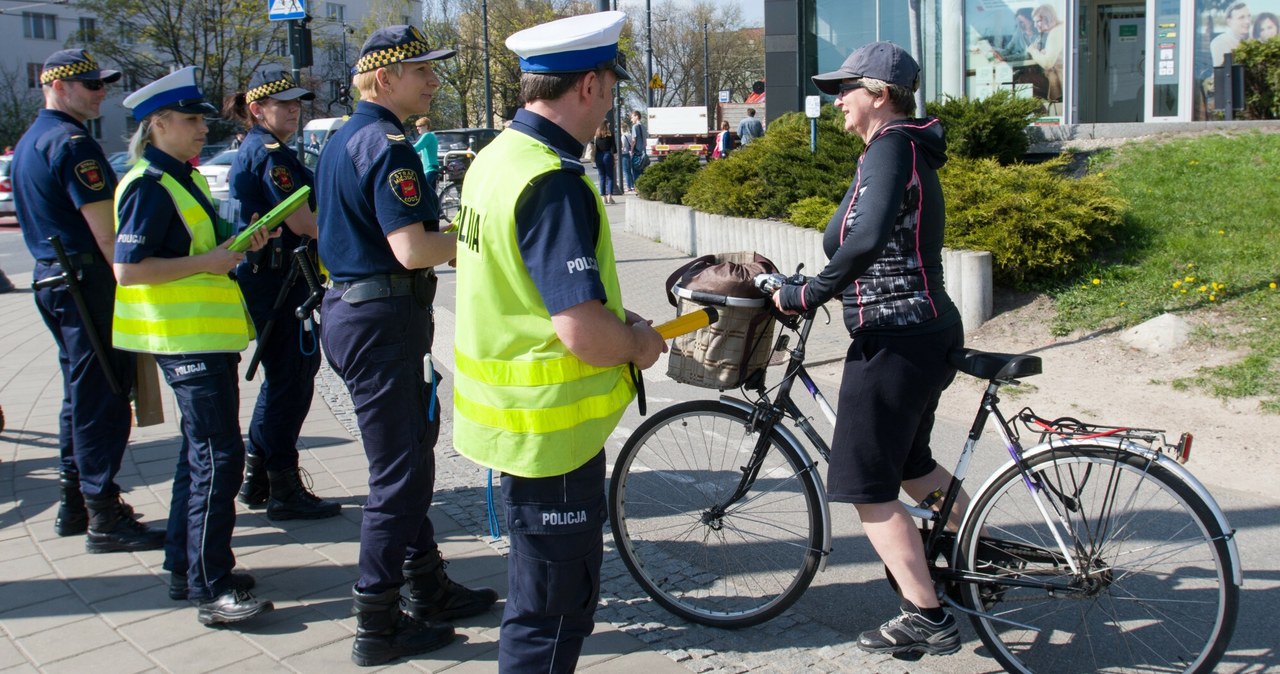 Za braki w obowiązkowym wyposażeniu rowerów grozi mandat /ANDRZEJ ZBRANIECKI /East News