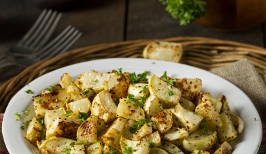 Za chwilę pojawi się w warzywniakach. Jedz zamiast ziemniaków, bo jest mniej kaloryczna i zdrowsza