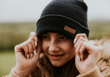 Za ciepło na czapkę? Wiemy, kiedy lepiej chronić głowę