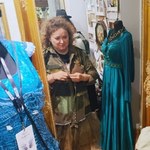 Za dnia prowadzi sklep, nocą szyje dzieła sztuki. Niezwykła Lubuszanka Elżbieta Tarłowska