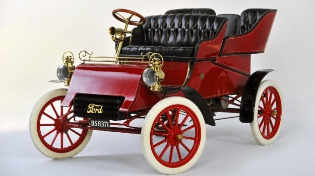 Za egzemplarz Modelu A z 1903 roku Ford zapłacił 264 tys. dolarów. /Ford