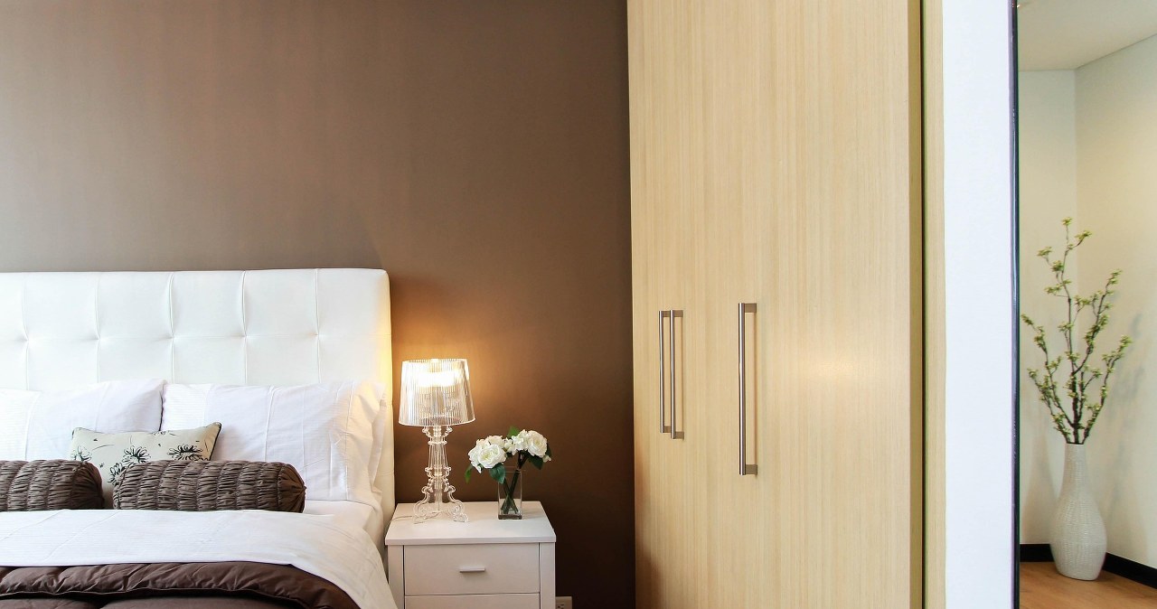 За фен-шуй спальня має бути в теплих тонах, без дзеркал і гострих кутів /pixabay.com