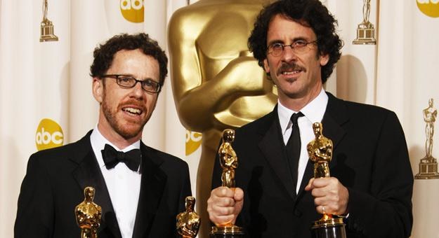 Za film "To nie jest kraj dla starych ludzi" bracia Coen otrzymali po dwa Oscary /AFP