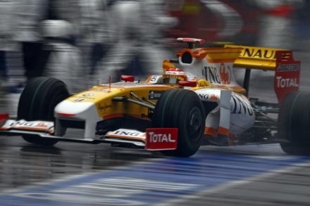 Za kierownicą Fernando Alonso /AFP