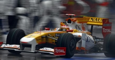 Za kierownicą Fernando Alonso /AFP