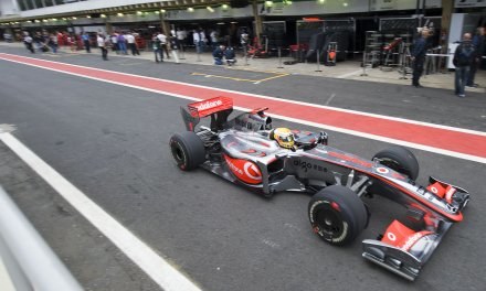 Za kierownicą Lewis Hamilton /AFP