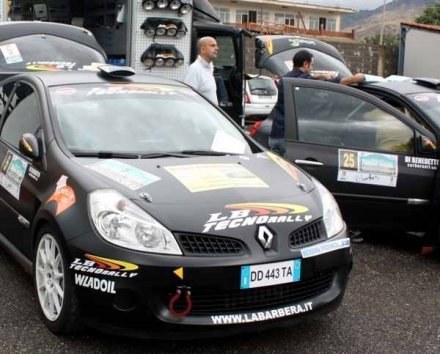Za kierownicą Renault Clio Robert Kubica poradził sobie bardzo dobrze /Informacja prasowa