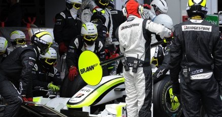 Za kierownicą Rubens Barrichello /AFP