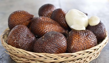 За кордоном ним об'їдаються, у нас остерігаються. "Панцирний" фрукт рятує очі і знижує рівень цукру 