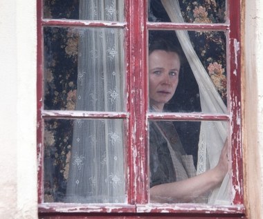 Za kreację w "Złodziejce książek" aktorka dostała nominację do Satellite Awards. W wywiadzie dla Interii przyznała, że jeszcze nigdy nie zagrała tak niesympatycznej postaci. I od dawna żadna rola nie dała jej tyle satysfakcji!

- Granie takich bohaterów jest największym prezentem, jaki może dostać aktor. Kiedy patrzę na swoją filmografię nie widzę nikogo, kto byłby tak niesympatyczny jak Rose. Kreowanie takich postaci jest fascynujące. Czułam się, jakbym założyła maskę i odkleiła od siebie samej - powiedziała Watson.