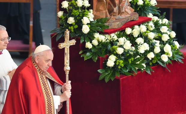 Za krótko o Benedykcie XVI? Kontrowersje wokół homilii Franciszka