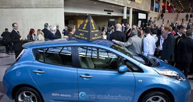 Za najlepsze auto uznano elektrycznego nissana leaf /AFP