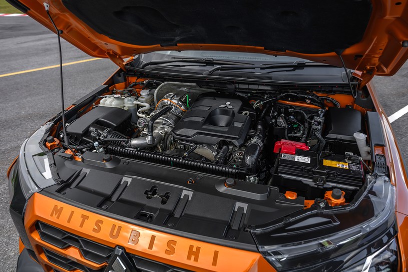 Za napęd Mitsubishi L200 odpowiada turbodoładowany silnik diesla o pojemności 2,4 litra. /materiały prasowe