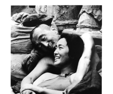 Za następny wspólnie stworzony film "Historia Qiu Ju", aktorka otrzymała nagrodę za najlepszą rolę żeńską na festiwalu w Wenecji. Gong Li pracowała też z wieloma innymi chińskimi reżyserami. Między innymi z Kaige Chenem, u którego zagrała w uhonorowanym Złotą Palmą w Cannes filmie "Żegnaj moja konkubino".