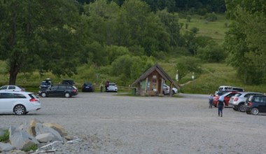 Za parking kartą, za kijki i czapkę gotówką. Na szlak w Bieszczadach lepiej weź papierowe pieniądze