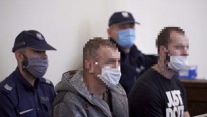 Za pieniądze pobili świadka w procesie "handlarzy ludźmi". Stanęli przed sądem