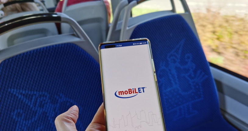 Za pomocą aplikacji moBilet można łatwo kupić bilety komunikacji miejskiej /INTERIA.PL