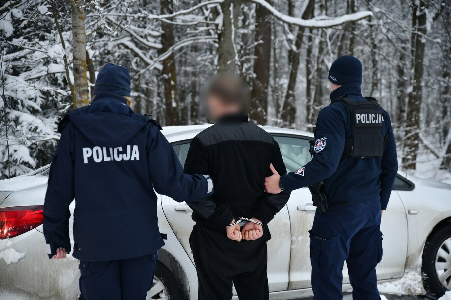 Za produkcję znacznych ilości narkotyków podejrzanym grozi nawet 20 lat pozbawienia wolności /Podlaska Policja