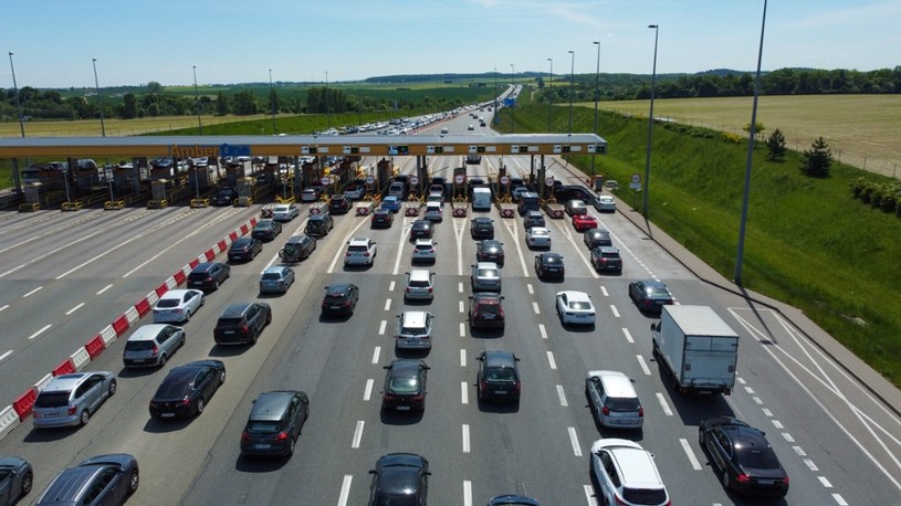Za przejazd autostradą A1 kierowcy aut osobowych i motocykli płacili wcześniej 30 zł /Piotr Hukalo /East News