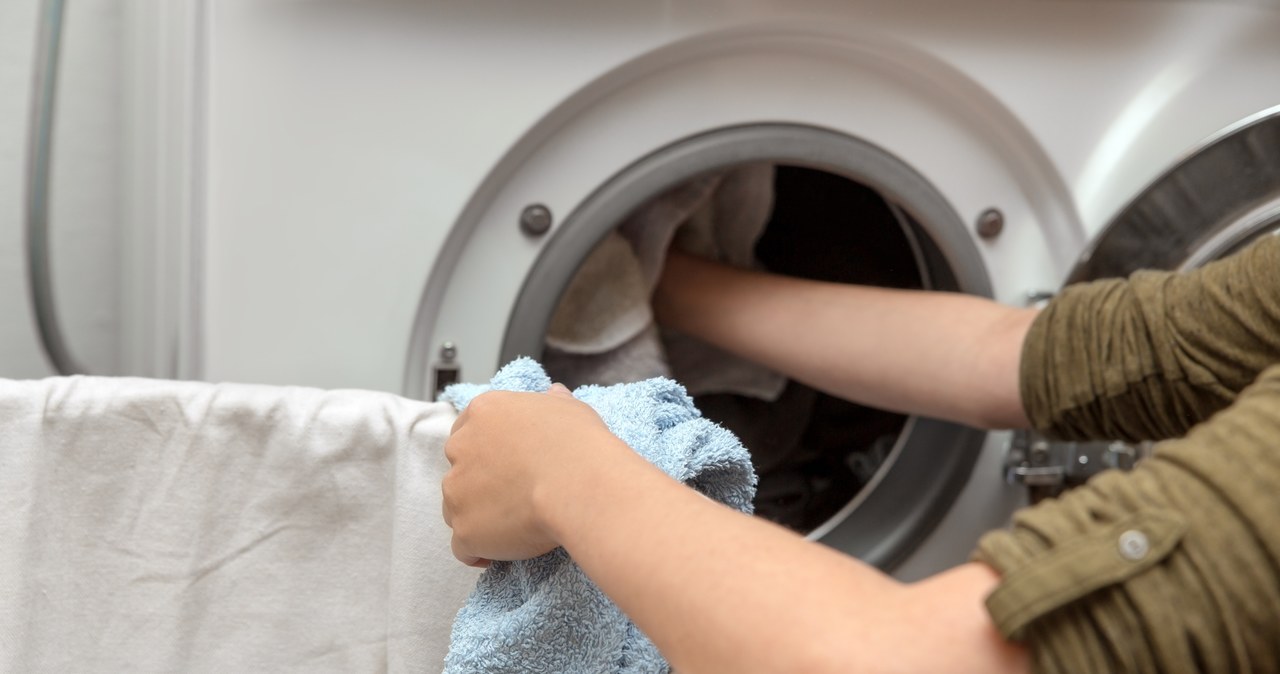 Za robienie prania w trakcie ciszy nocnej może grozić nawet 5 tys. zł mandatu /123RF/PICSEL /123RF/PICSEL