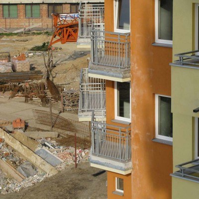 Za rok, dwa będzie w Krakowie brakować mieszkań, co prawdopodobnie zaowocuje wzrostem cen /INTERIA.PL