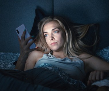 Za rolę w filmie "Sweat" Koleśnik otrzymała także dwie pozaregulaminowe nagrody 45. Festiwalu Polskich Filmów Fabularnych w Gdyni - Odkrycie Onetu i Kryształowa Gwiazda Elle.

"Opowiedzenie historii Sylwii, bohaterki filmu 'Sweat', było moim wielkim marzeniem. Moim wielkim marzeniem było opowiedzieć o kobiecie, która na swoich mediach społecznościowych nie chce oszukiwać, że jej życie jest pasmem niekończących się sukcesów, że każdy jej dzień jest szczęśliwy, tylko ma odwagę i chce dzielić się z innymi tym, że również jest słaba, smutna, pogubiona, czasem niekochana czy zrozpaczona. Nie boi się tego, żeby powiedzieć, że czasem jest zwyczajnie beznadziejna, bo beznadziejni ludzie są najpiękniejsi" - powiedziała aktorka podczas internetowego połączenia w trakcie prowadzonej online gali.