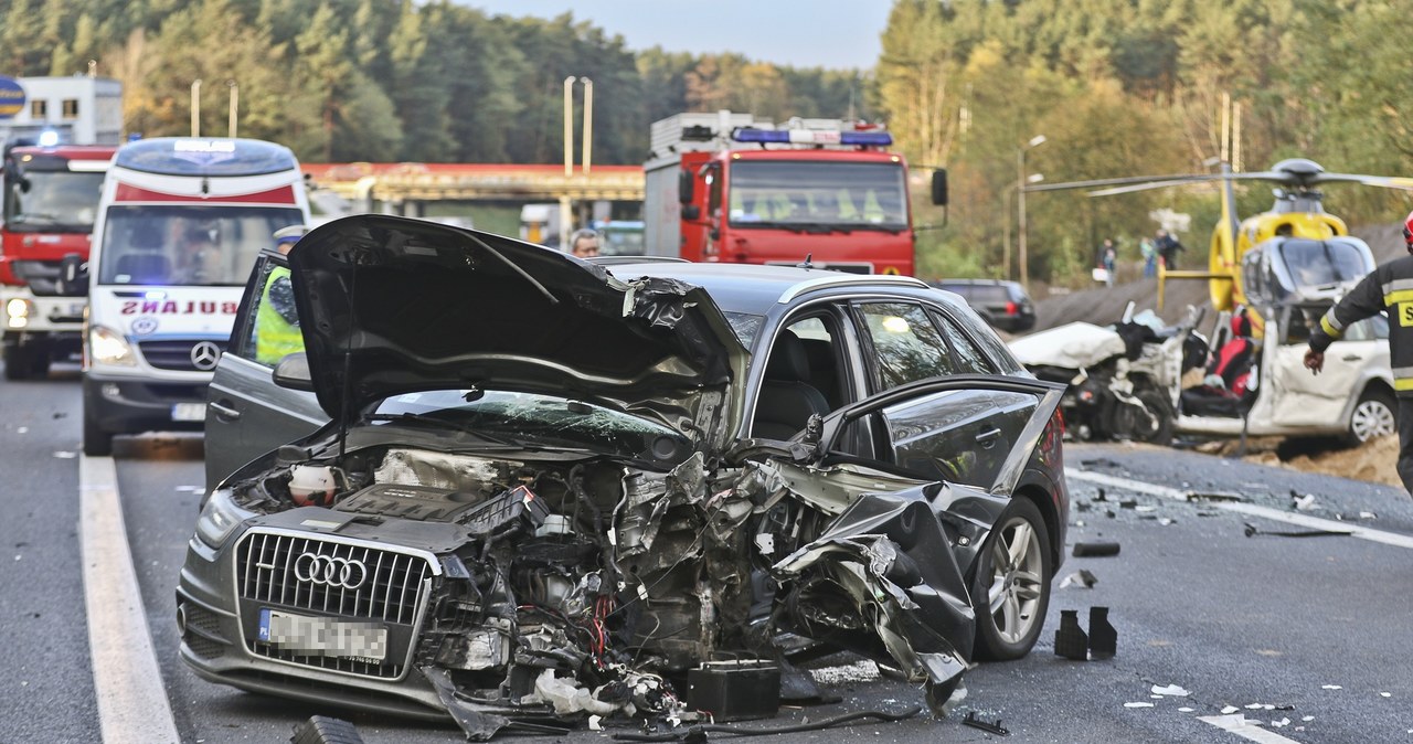 Za śmierć w wypadku bliskim należą się wysokie odszkodowania, ale zwykle są problemy z uzyskaniem należycie wysokiej kwoty /Piotr Jędzura /Reporter