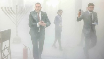 Za te siedem spraw Braun odpowie przed sądem. Chodzi m.in. o świece chanukowe 