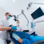 Za te usługi dentysty płaci NFZ. Nie każdy wie, że stomatolog musi zrobić to za darmo