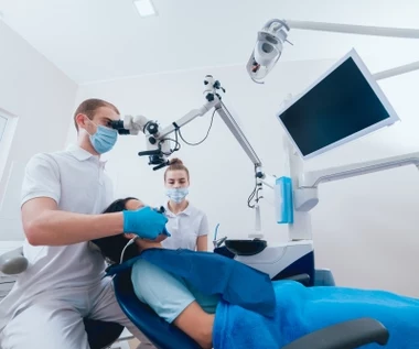 Za te usługi dentysty płaci NFZ. Nie każdy wie, że stomatolog musi zrobić to za darmo