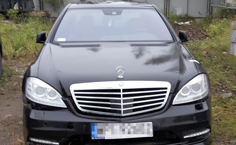 Za tego porzuconego Mercedesa S500 ktoś chce zapłacić przeszło 50 tys. zł /Informacja prasowa