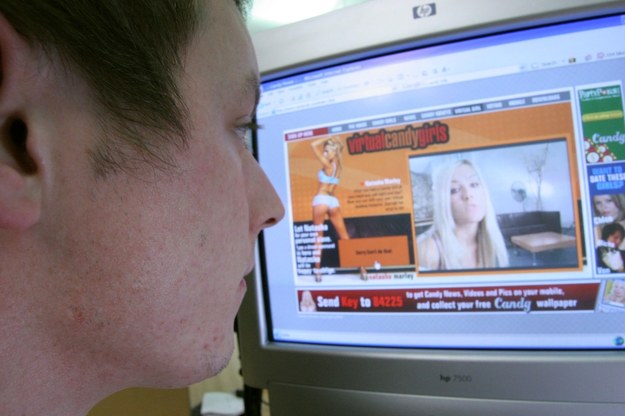 Za ukrytą reklamę pornografii do więzienia? /Richard Harding /PAP/EPA