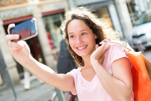 Za zakupy zapłacisz selfie. Bez PIN-u i hasła /&copy;123RF/PICSEL