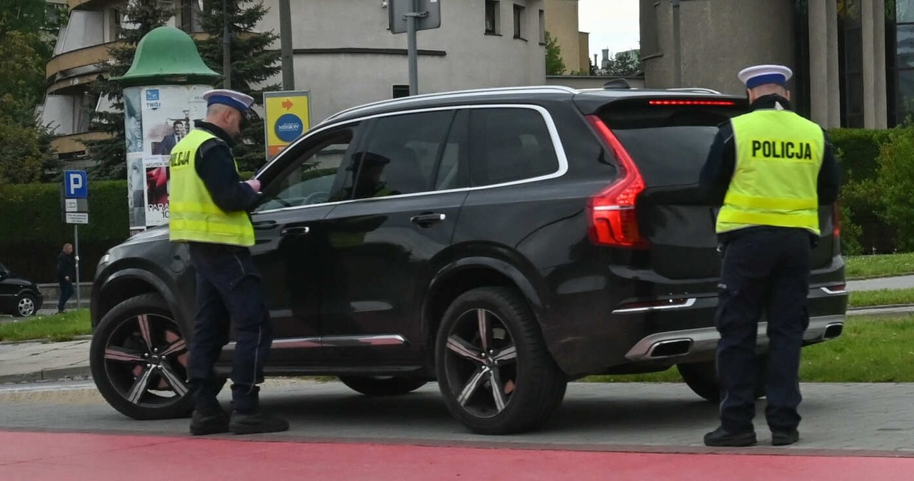 Za znakiem D-42 kierowcy często tracą prawo jazdy. Nie ma odwołania /Tadeusz Koniarz/REPORTER /East News