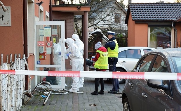 Zaatakował siekierą pracownicę poczty. Usłyszał zarzuty