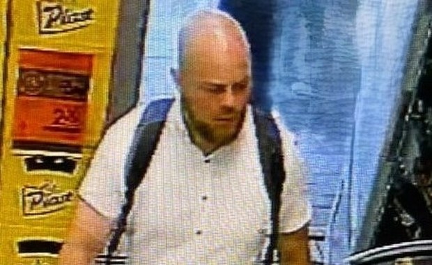 Zaatakowali pracownika Żabki. Szuka ich policja 