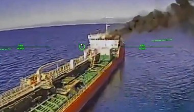 Zaatakowali tankowiec floty cieni. Cios tuż pod nosem rosyjskiego śmigłowca