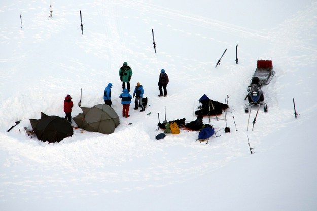 Zaatakowane obozowisko niedaleko Svalbard /Svalbard police /PAP/EPA