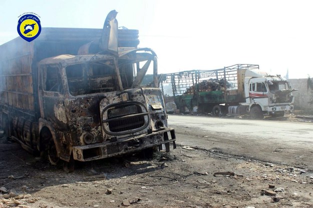 Zaatakowany został liczący 31 ciężarówek konwój /SYRIA CIVIL DEFENSE /PAP/EPA