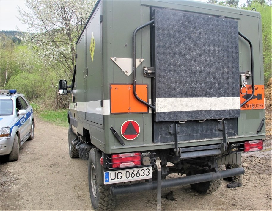 Zabezpieczanie niewybuchu znalezionego w Barcicach (Małopolskie) /Policja Małopolska /Policja