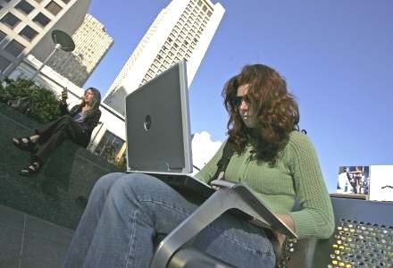 Zabezpieczenia Wi-Fi mogą zostać złamane przez cyberprzestępców /AFP