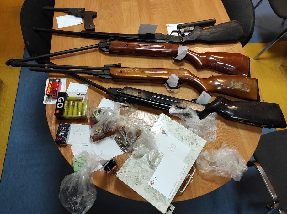 Zabezpieczona przez policję broń i amunicja /KPP w Grodzisku Mazowieckim  /