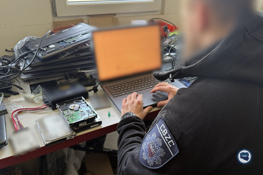 Zabezpieczono 330 tys. plików z nielegalnymi treściami /CBZC /