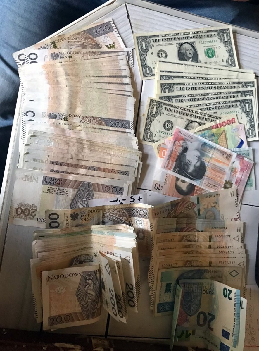 Zabezpieczony materiał dowodowy /Policja