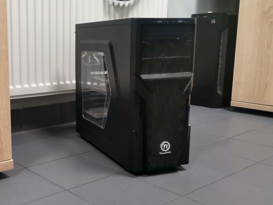 Zabezpieczony przez funkcjonariuszy sprzęt 13-letniego hakera /Policja