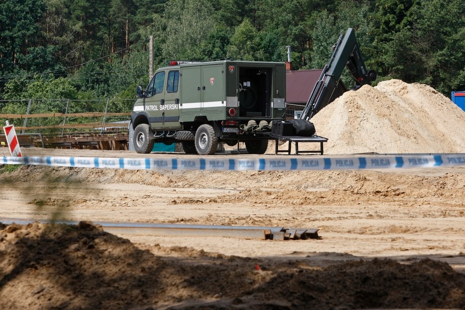 Zabezpieczony przez służby i patrol saperski teren przy ul. Ciołkowskiego w Białymstoku /Artur Reszko /PAP